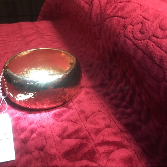 Gold cuff bracelet - Picture 7 of 7